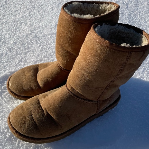 3 for $15 UGG Authentic Classic Size 6 - Picture 1 of 7